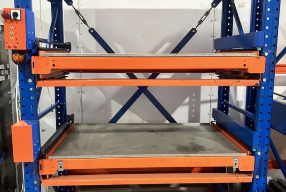 Стеллаж с выкатными платформами с электроприводом выдвижения