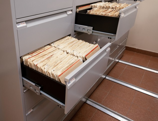 Архивные мобильные стеллажи с ящиками