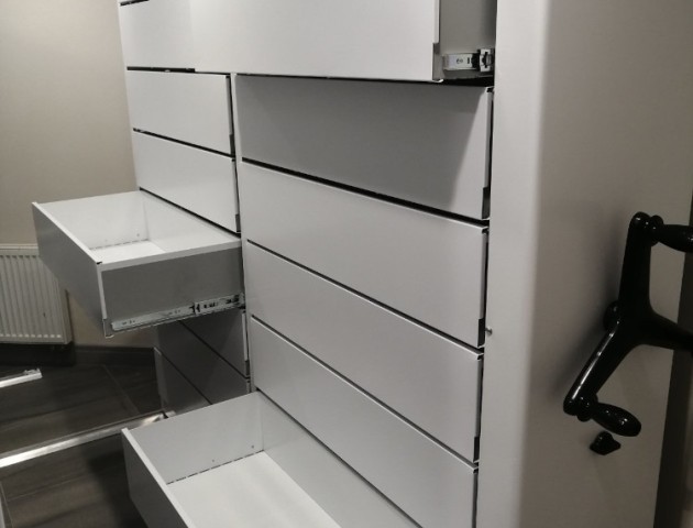 мобильные стеллажи с ящиками