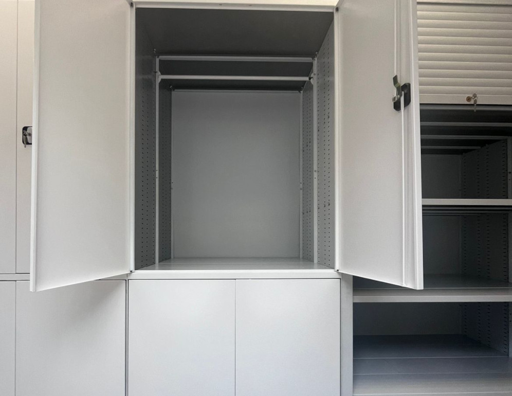 Складские стеллажи с дверями